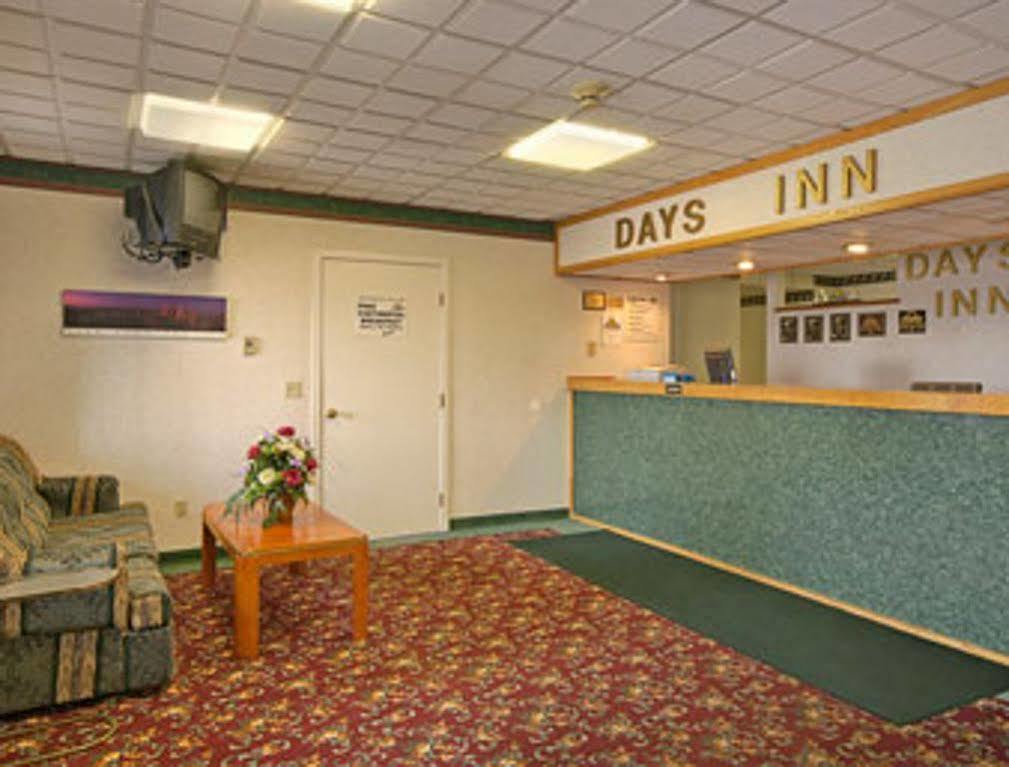 Econo Lodge Cranston - Providence Exterior photo